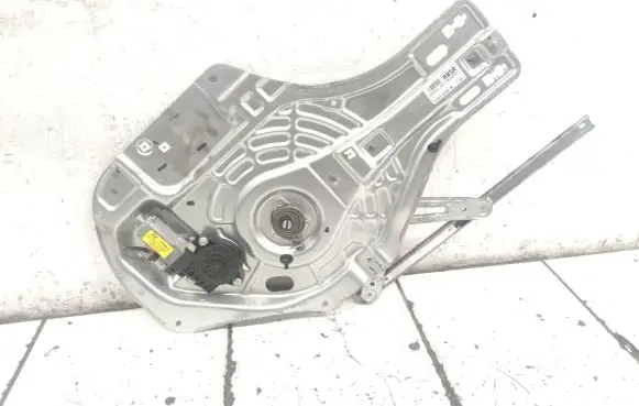 Hyundai Tucson JM Front door window regulator with motor 824802E090 824602E000