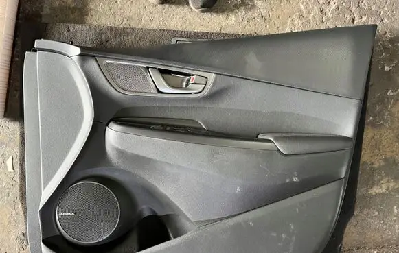 Hyundai Kona I Front door card panel trim braknumeruczci