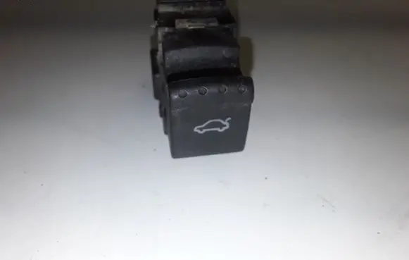 Volkswagen PASSAT B5.5 Tailgate/boot open switch button 1J0959831A 1J0959831