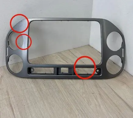 Volkswagen Tiguan Radio/GPS head unit trim 5N0858071E