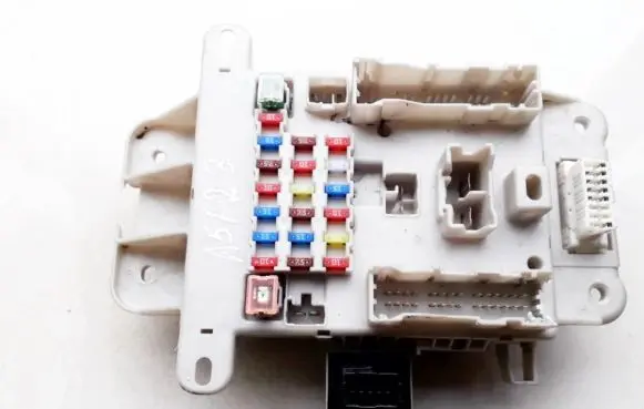 Toyota RAV 4 (XA20) Fuse box set 0520 4K15