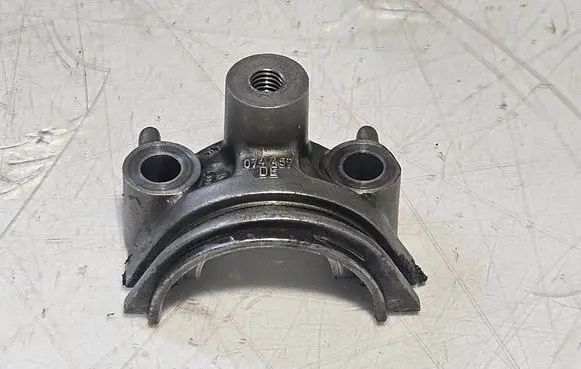 Volkswagen Crafter Camshaft holder 074457