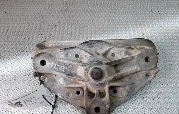 Volkswagen Touareg I Coil spring mount 7L0412391