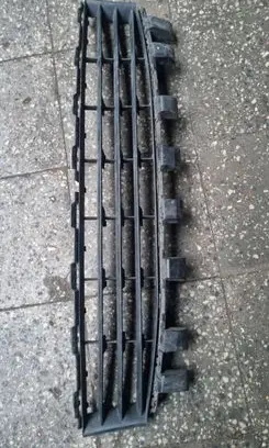 Renault Megane II Front bumper upper radiator grill 8200412379