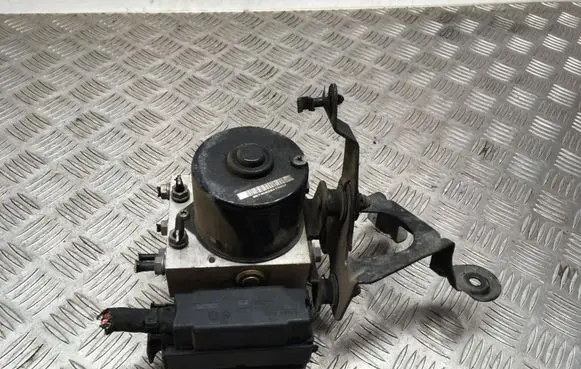 Volkswagen Golf Plus ABS Pump 1K0907379Q 24LIF0605 1AH5E18J48