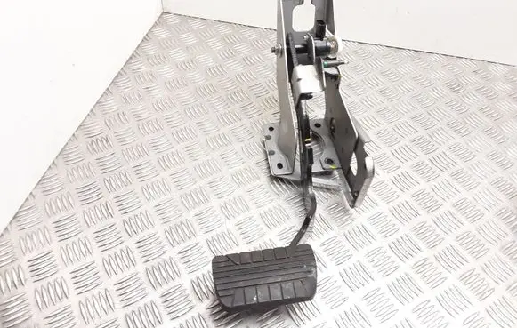 Chevrolet Captiva Brake pedal 0645U022767