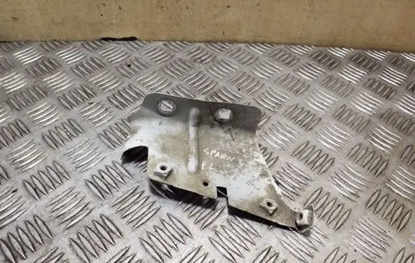 Nissan NV400 Fender mounting bracket 641C30003R