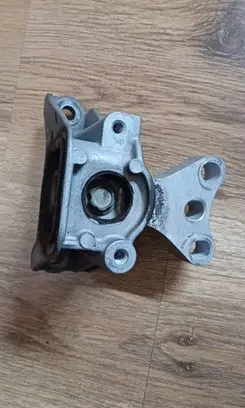 Honda Civic Engine mount bracket