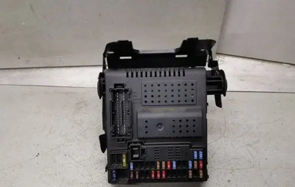 Volvo S80 Fuse module 30728542 05W271