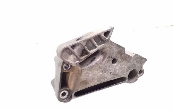 Skoda Octavia Mk3 (5E) Engine mounting bracket 04L199207