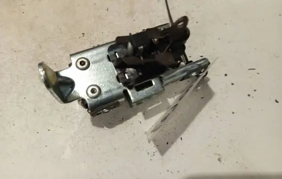 Opel Corsa D Seat back rest lock catch 13213465