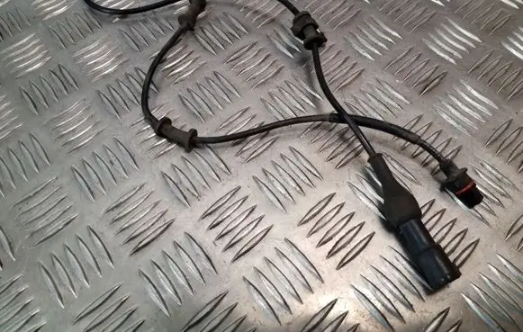 Jaguar XF X250 ABS brake wheel speed sensor 8W832C204AB