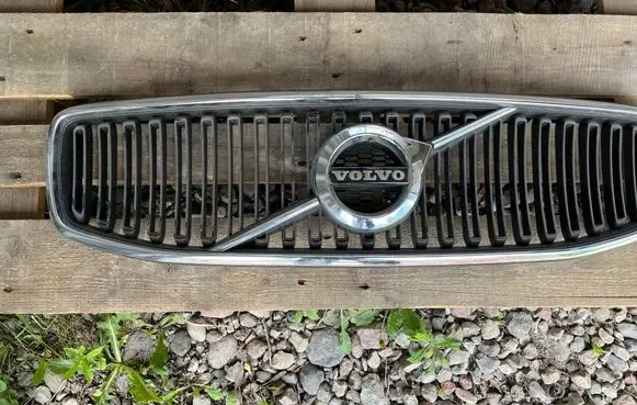 Volvo S90, V90 Front bumper upper radiator grill