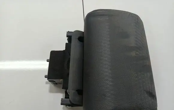 Chevrolet Captiva Front seat headrest 