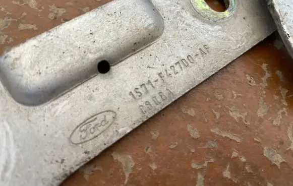 Ford Mondeo Mk III Tailgate/trunk/boot hinge