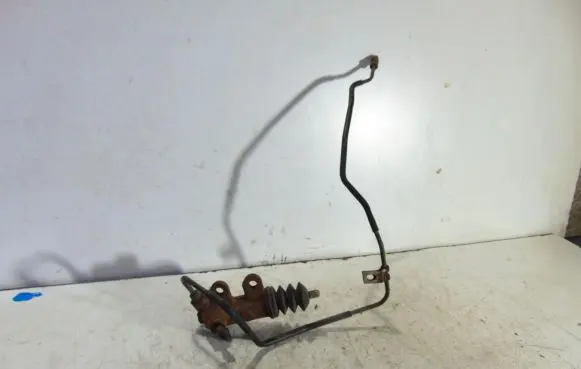 Toyota Avensis T220 Clutch slave cylinder 