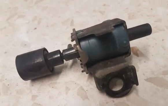 Toyota Avensis T220 Vacuum valve 9091012219