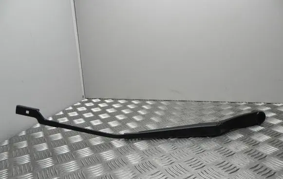 Rear wiper blade arm