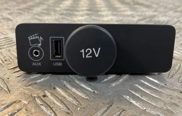 Land Rover Range Rover Evoque L538 USB socket connector FK7219C166HB 15092590187X