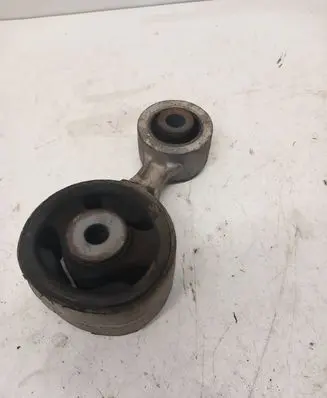 Honda CR-V Engine mount bracket
