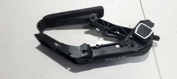 Mercedes-Benz E W211 Accelerator throttle pedal A2033010001