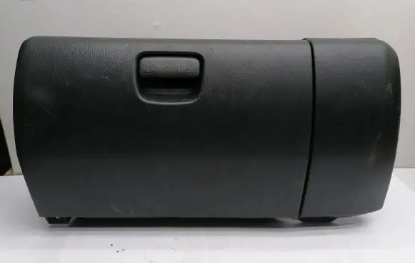 Subaru Impreza II Glove box