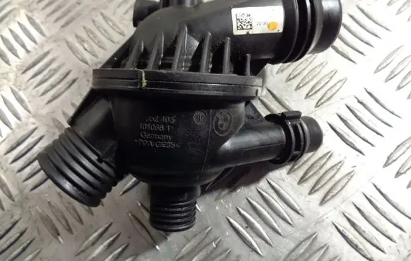 Thermostat/thermostat housing