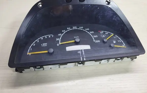 Speedometer (instrument cluster)