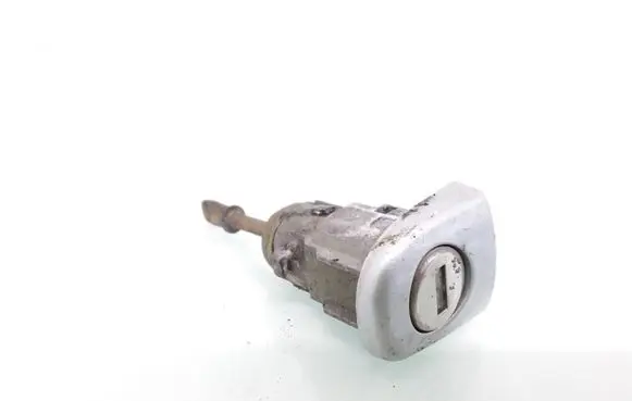 Volkswagen PASSAT B5.5 Front door lock (next to the handle) 