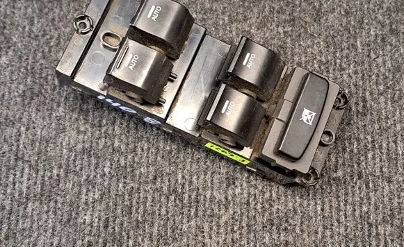 Hyundai i40 Electric window control switch 935703Z000 39R4901000