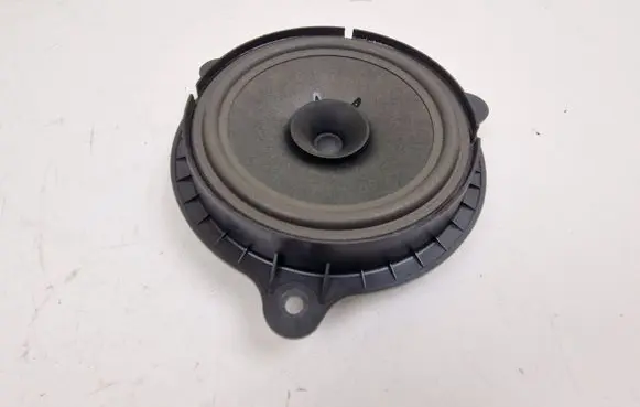 Nissan Qashqai Front door speaker 