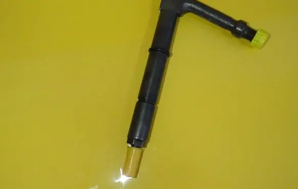 Nissan Almera Tino Fuel injector