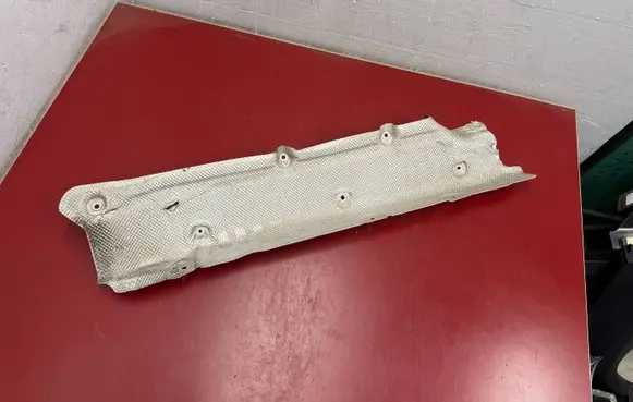 BMW X1 U11 Exhaust heat shield 9847275 51489847275