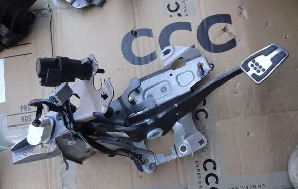Ford Fiesta Brake pedal 8V5J-2450-EA