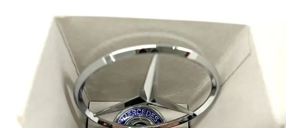 Mercedes-Benz E W124 Manufacturer badge logo/emblem 2108800186 A2108800186