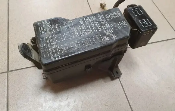 Toyota Land Cruiser (HDJ90) Fuse box set