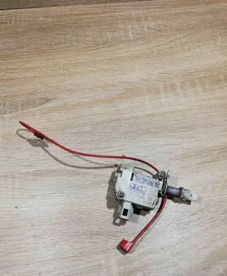 Audi A8 S8 D3 4E Fuel tank cap lock motor 4E0862150