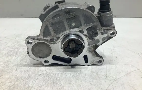 Volkswagen PASSAT B6 Vacuum pump 03L145100F