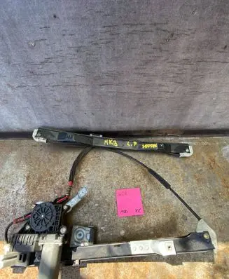 Ford Mondeo Mk III Front door window regulator motor 0130821770