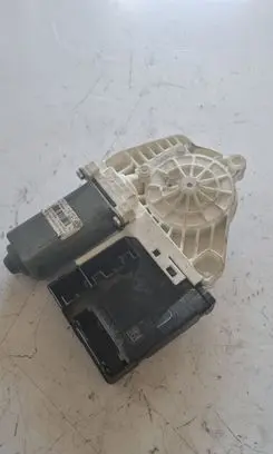 Volkswagen PASSAT CC Front door window regulator motor 3C095979