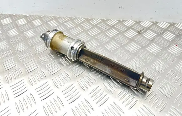 Audi A5 8T 8F Oil pump balance shaft 06H103331