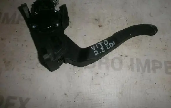 Mercedes-Benz Vito Viano W638 Accelerator throttle pedal 0281002335 A9013000404