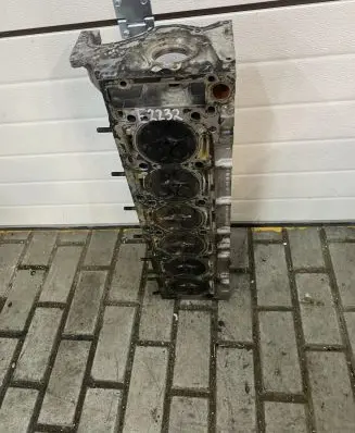 Mercedes-Benz E W210 Engine head R6130160401 E2232