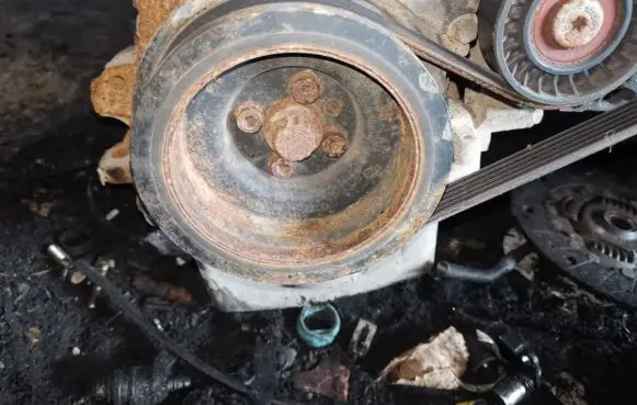 Skoda Fabia Mk1 (6Y) Crankshaft pulley 038105243l