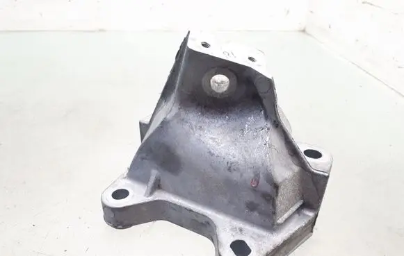 Maserati Ghibli Engine mounting bracket 68275988AA