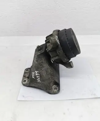 BMW 5 F10 F11 Engine mount bracket 6795958