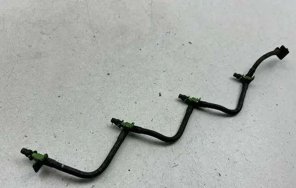 Ford Kuga II Fuel injector supply line/pipe 
