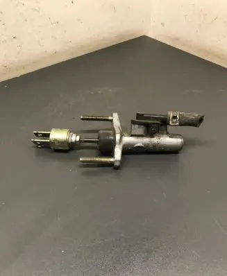 Toyota RAV 4 (XA20) Clutch master cylinder
