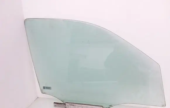 Mercedes-Benz ML W163 Front door window glass four-door A1637200218