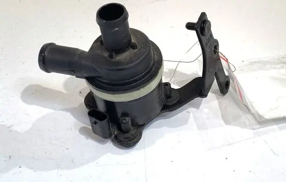 Volkswagen Touareg II Oil filter mounting bracket 059121012B